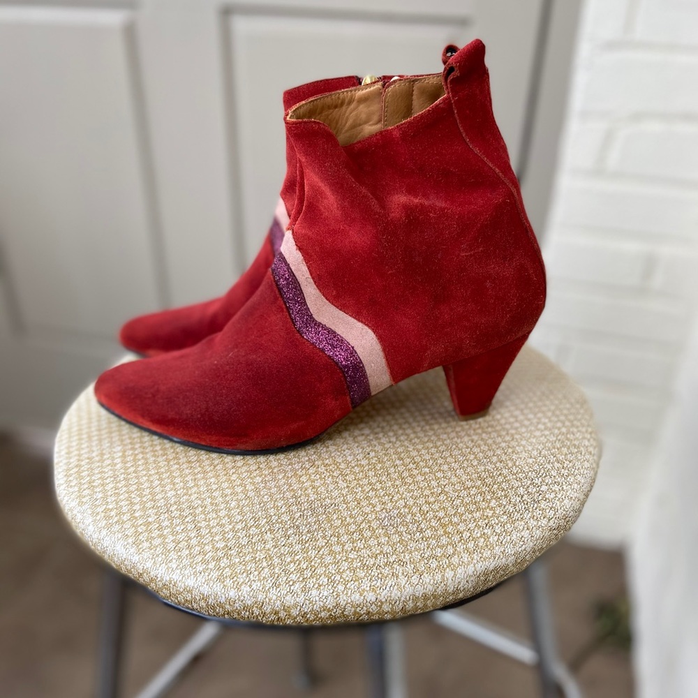 Emma GO red boots